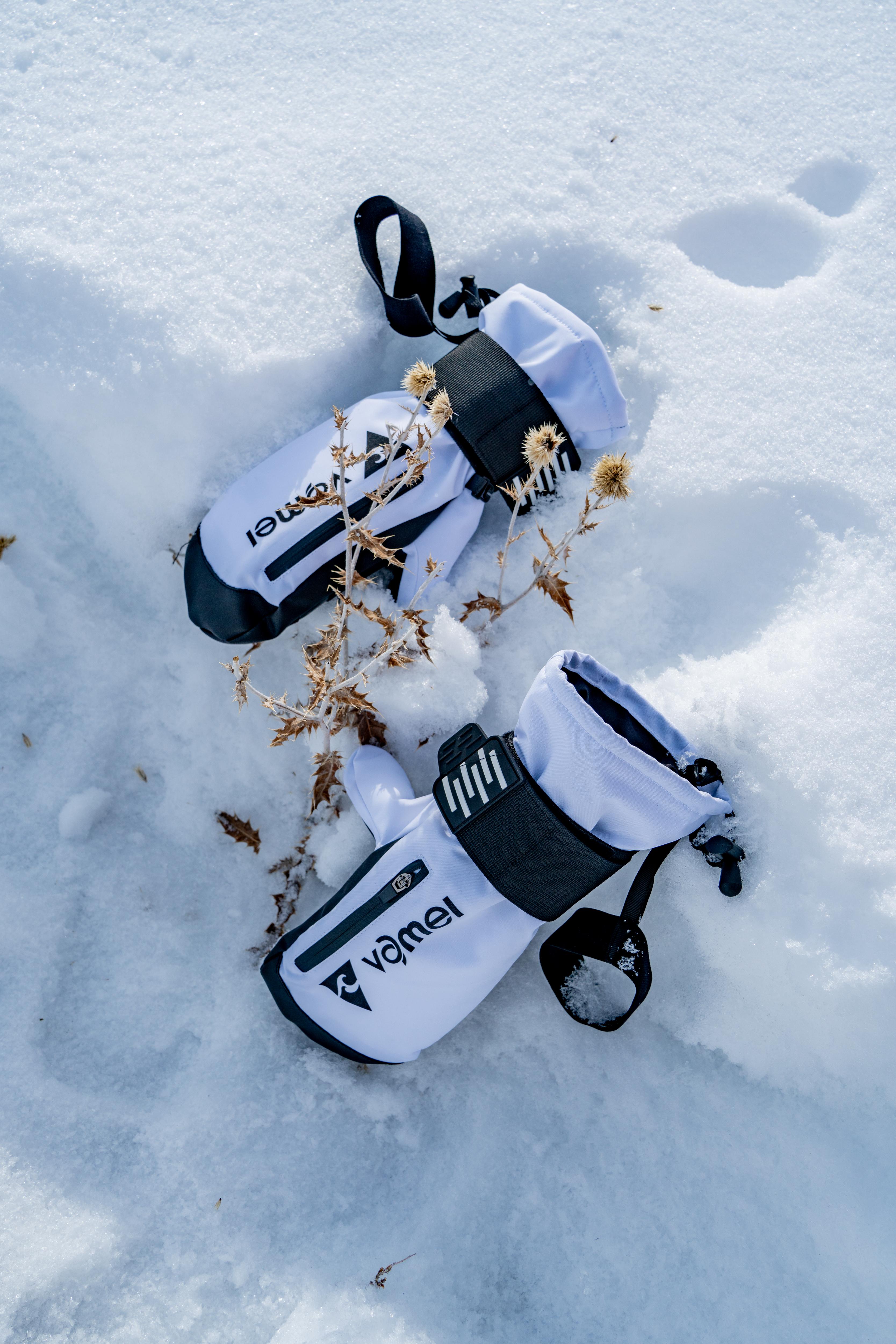 Vamei Snowboard Mitten with Wrist Protection - White