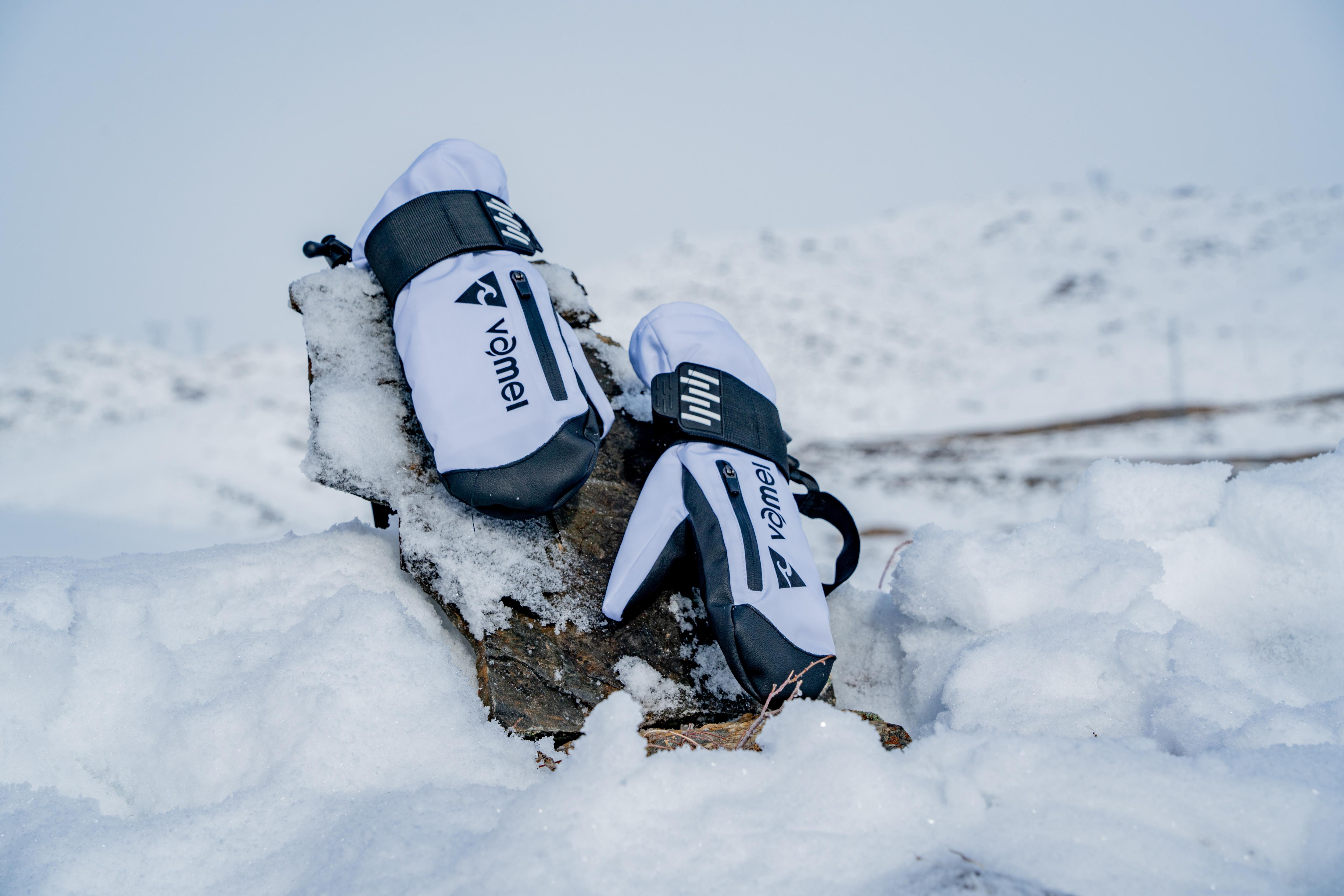 Vamei Snowboard Mitten with Wrist Protection - White